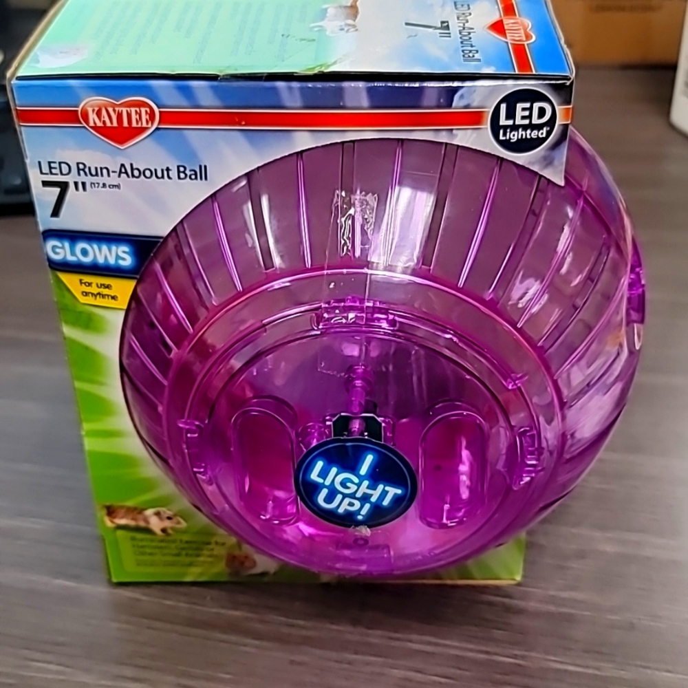 🥳Host pick🥳Kaytee 7" LED Run-About Exercise Ball Hamsters & Gerbils - Picture 2 of 6